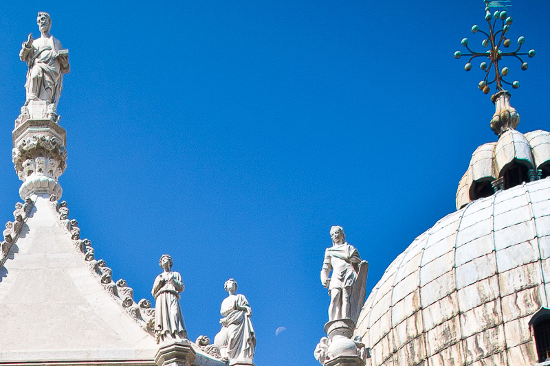 Statue sull’arco Foscari