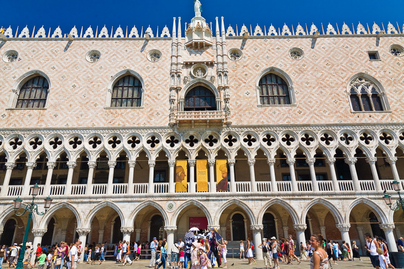 La facciata esterna di Palazzo Ducale