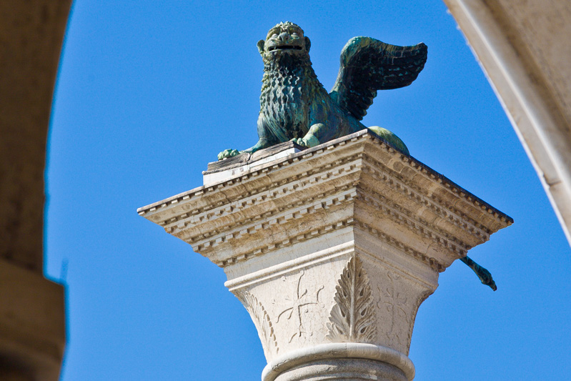 Il leone alato e la colonna di San Marco Evangelista