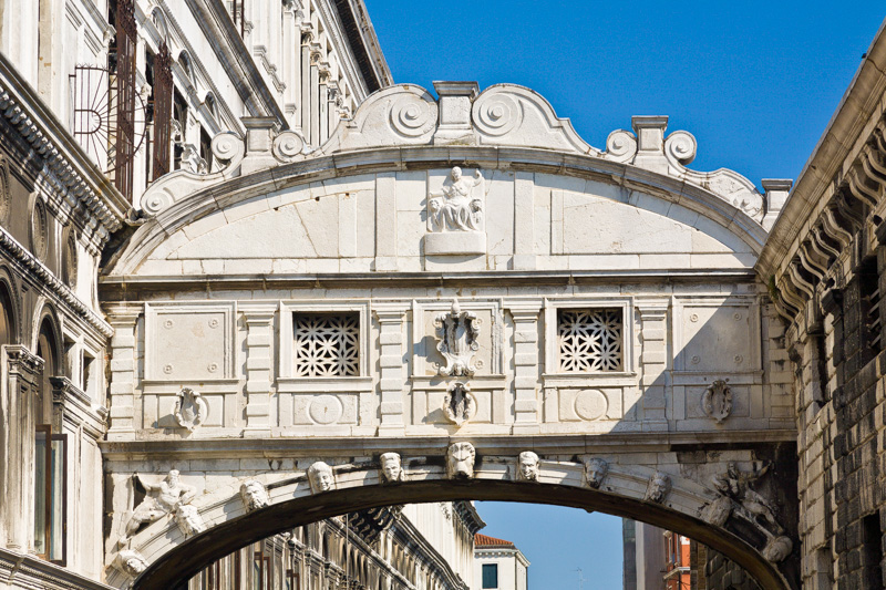 Ponte dei Sospiri che attraversa rio di Palazzo della Canonica