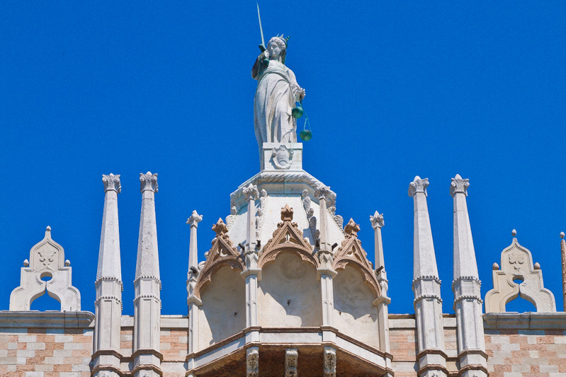 Statua della Giustizia